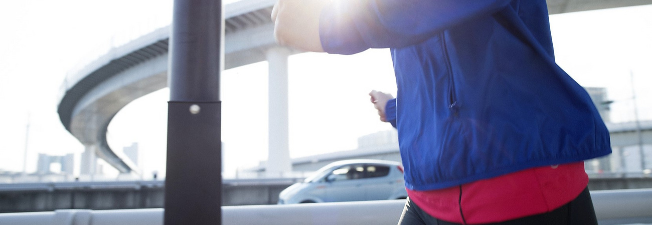 Jogger an Autobahn